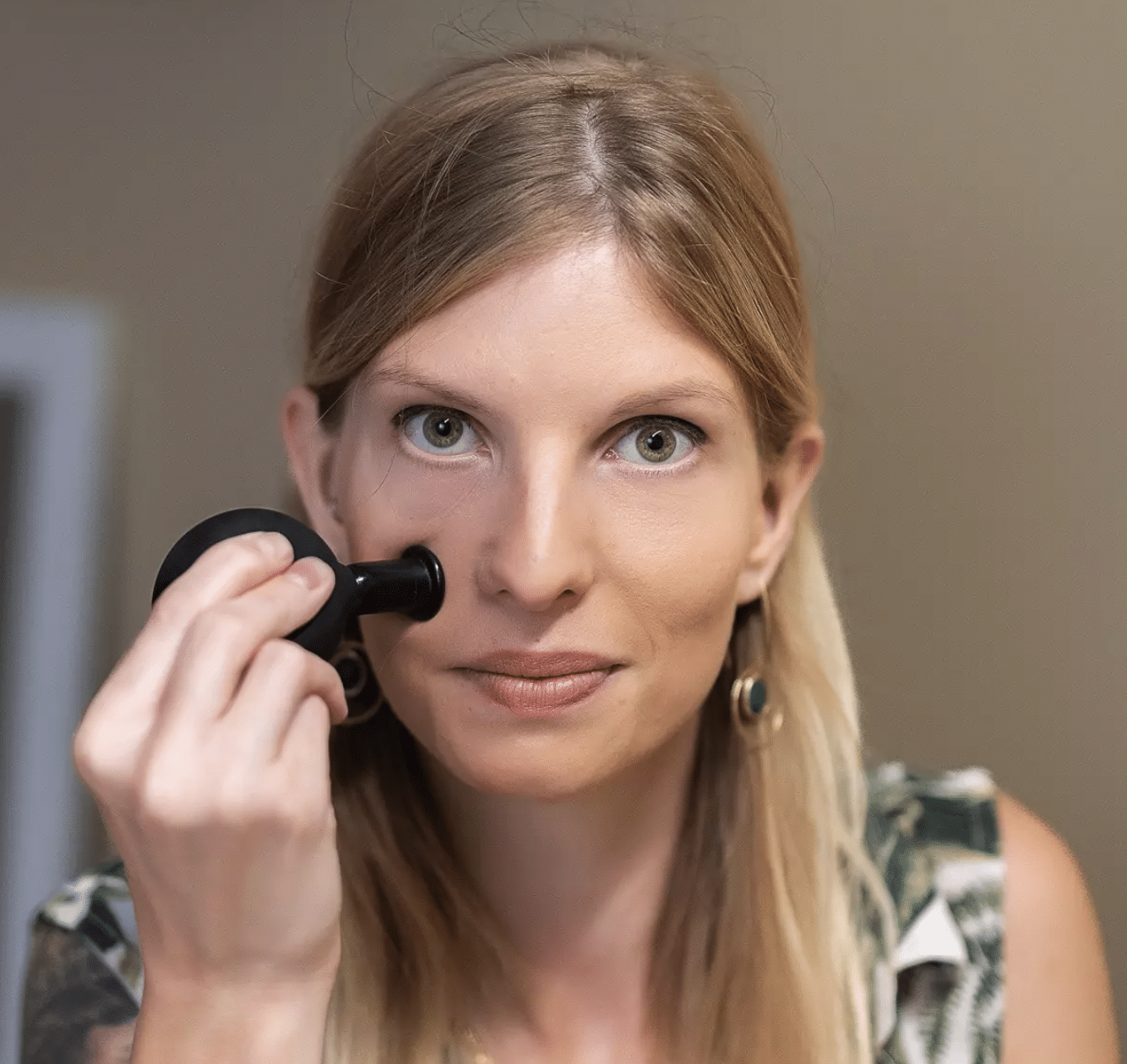 Cupping facial con ventosas realizado por Marine Lefevre en L’Eliana